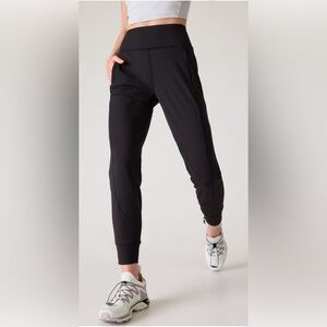 ATHLETA Rainier Mid Rise Jogger BLK / Brand NEW 
Size S or Large Petite